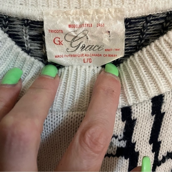 🎀 Tricots Grace Knit Vintage Graphic Double Layer Crewneck Knit Sweater, S… - Picture 3 of 6